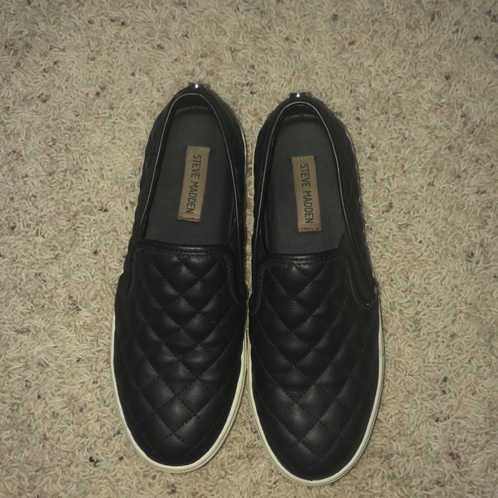 Black Steve Madden slip on’s